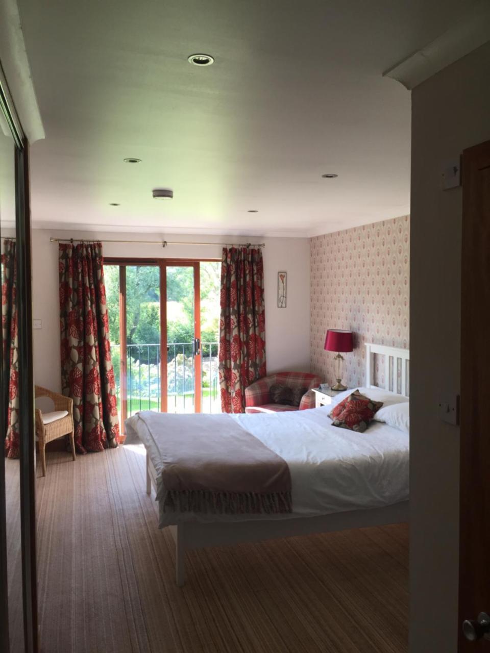 Riverside House คาลเลนเดอร์ ภายนอก รูปภาพ